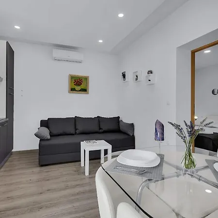 Sunny Garden Ana Apartamento