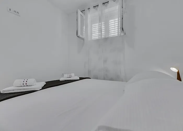 Sunny Garden Ana Daire