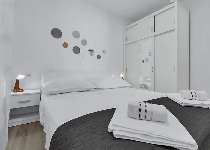 Sunny Garden Ana Apartment *